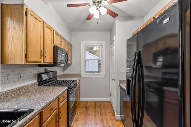 18 Mountainview Terrace, North Greenbush, NY 12144