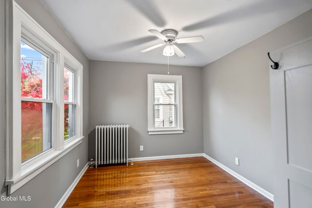 18 Mountainview Terrace, North Greenbush, NY 12144