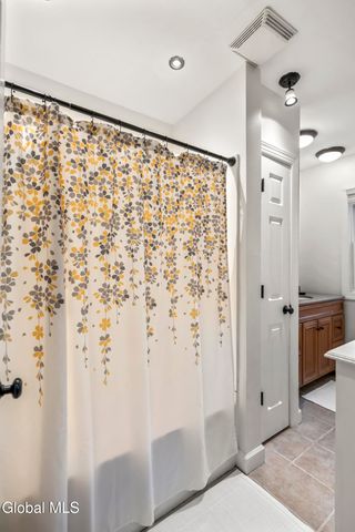 18 Mountainview Terrace, North Greenbush, NY 12144