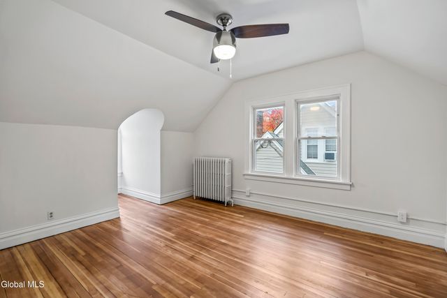 18 Mountainview Terrace, North Greenbush, NY 12144