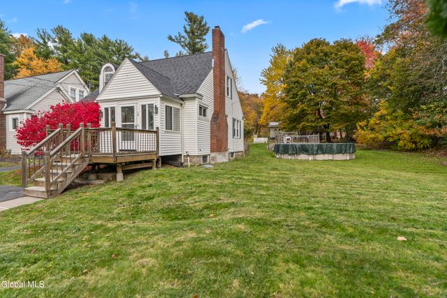 18 Mountainview Terrace, North Greenbush, NY 12144