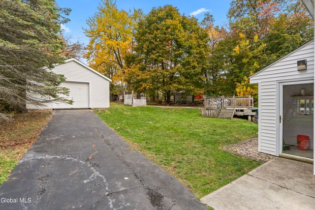 18 Mountainview Terrace, North Greenbush, NY 12144