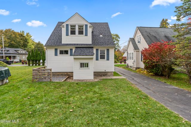 18 Mountainview Terrace, North Greenbush, NY 12144