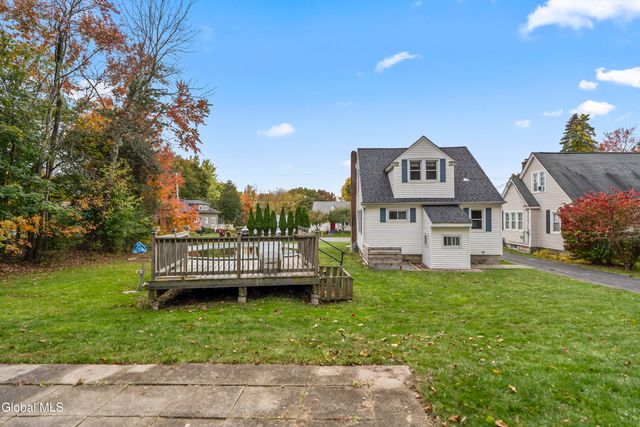 18 Mountainview Terrace, North Greenbush, NY 12144