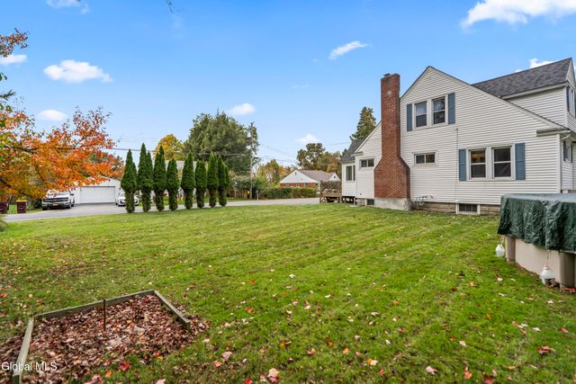 18 Mountainview Terrace, North Greenbush, NY 12144