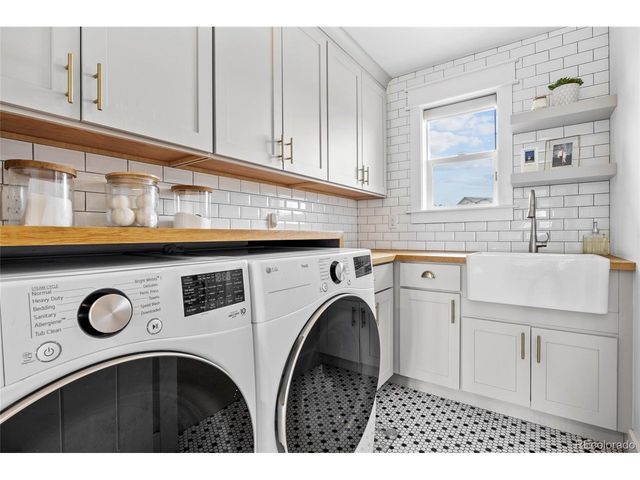 24996 E Geddes Cir, Aurora, CO 80016