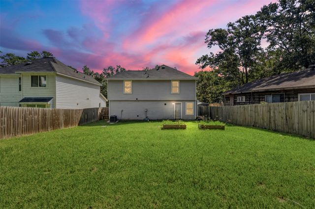 15011 Crockett Road, Willis, TX 77378