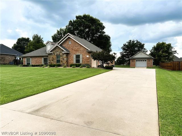 6901 Southfield Drive, Fort Smith, AR 72916