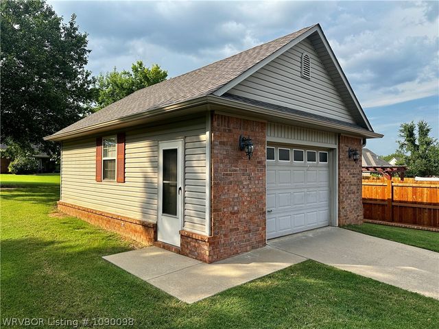 6901 Southfield Drive, Fort Smith, AR 72916