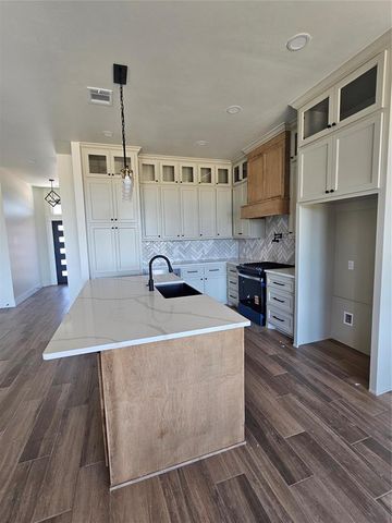 1169 Wolf Creek Drive, Blanchard, OK 73010