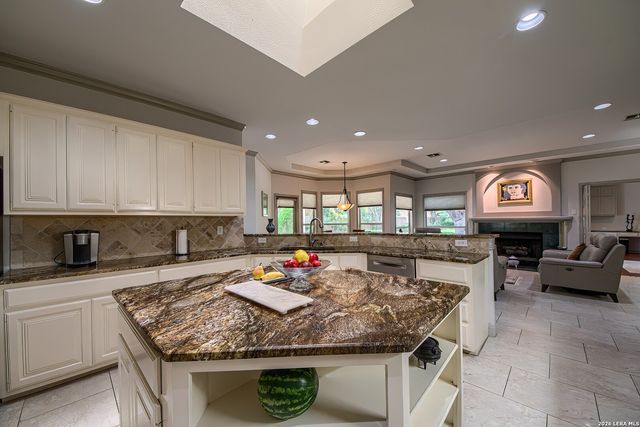 3903 HEIGHTS HILL DR, San Antonio, TX 78230