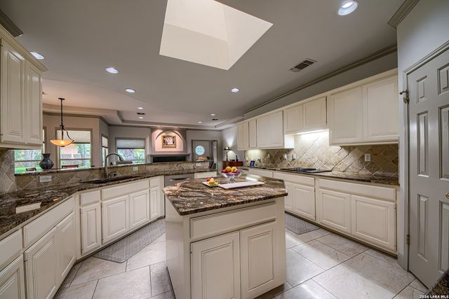 3903 HEIGHTS HILL DR, San Antonio, TX 78230