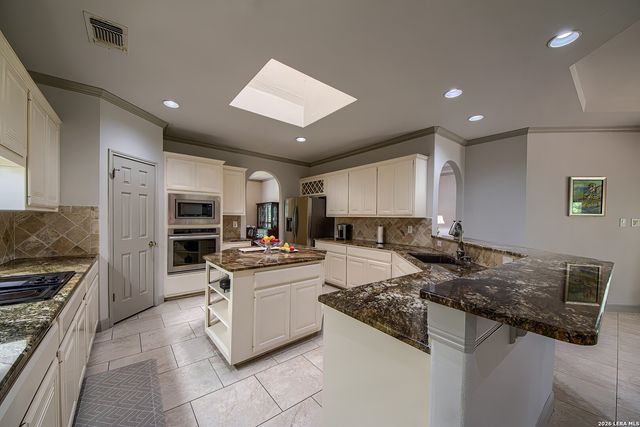 3903 HEIGHTS HILL DR, San Antonio, TX 78230