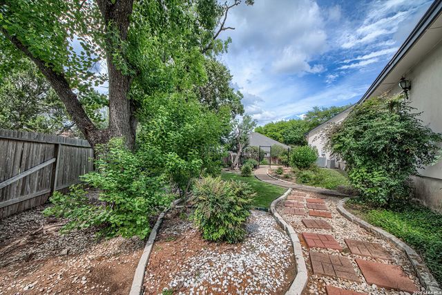 3903 HEIGHTS HILL DR, San Antonio, TX 78230