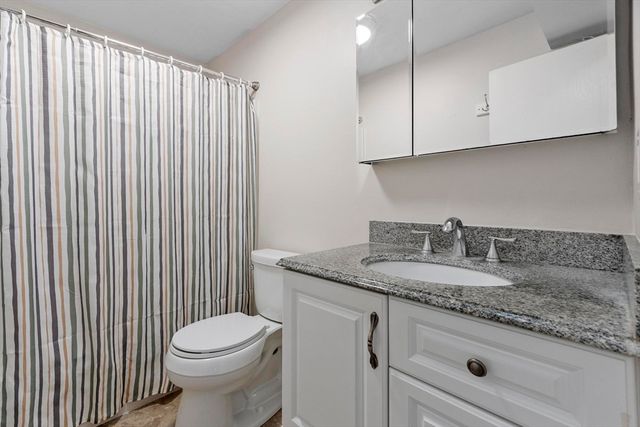 4 Bridgeview Cir 36, Tyngsborough, MA 01879