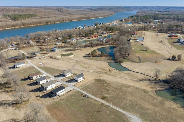 222 Fairway Villa Ln, Decaturville, TN 38329