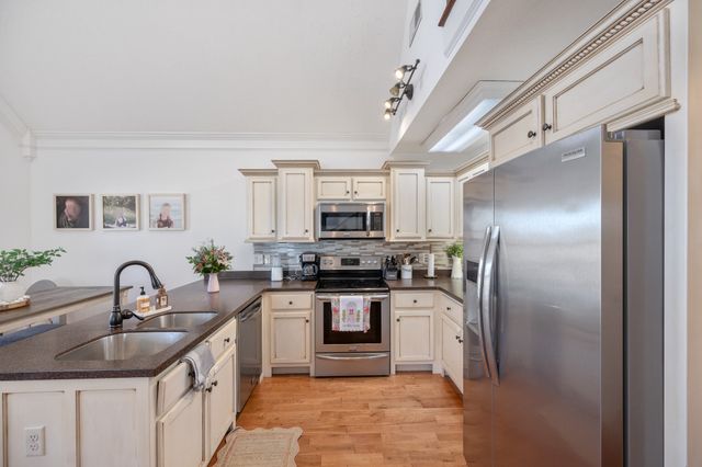 222 Fairway Villa Ln, Decaturville, TN 38329