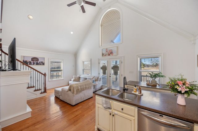 222 Fairway Villa Ln, Decaturville, TN 38329