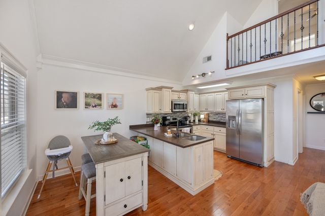 222 Fairway Villa Ln, Decaturville, TN 38329