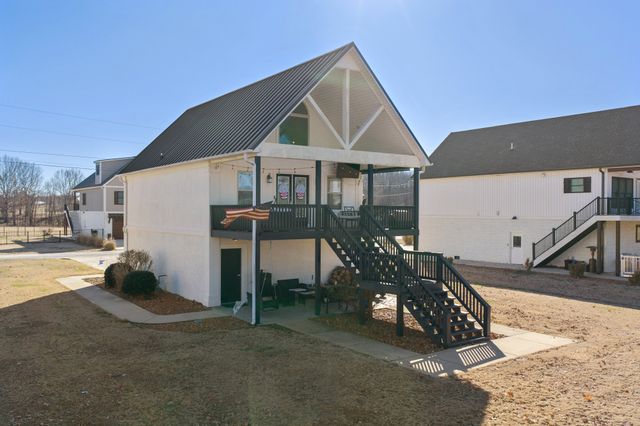 222 Fairway Villa Ln, Decaturville, TN 38329