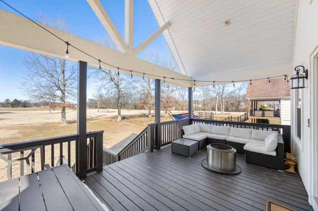 222 Fairway Villa Ln, Decaturville, TN 38329