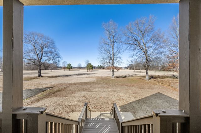 222 Fairway Villa Ln, Decaturville, TN 38329