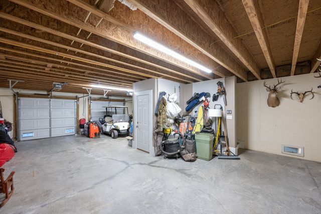 222 Fairway Villa Ln, Decaturville, TN 38329