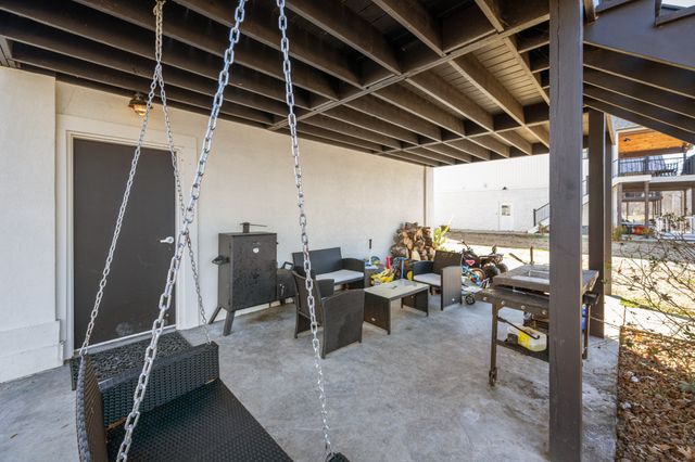 222 Fairway Villa Ln, Decaturville, TN 38329