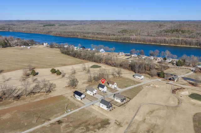 222 Fairway Villa Ln, Decaturville, TN 38329