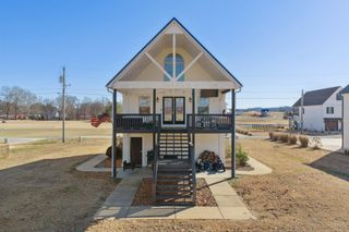 222 Fairway Villa Ln, Decaturville, TN 38329
