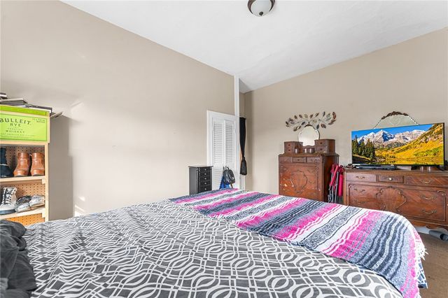 2 Chilton Street, Bristol, RI 02809