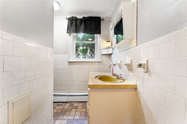 2 Chilton Street, Bristol, RI 02809