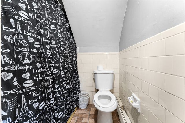 2 Chilton Street, Bristol, RI 02809