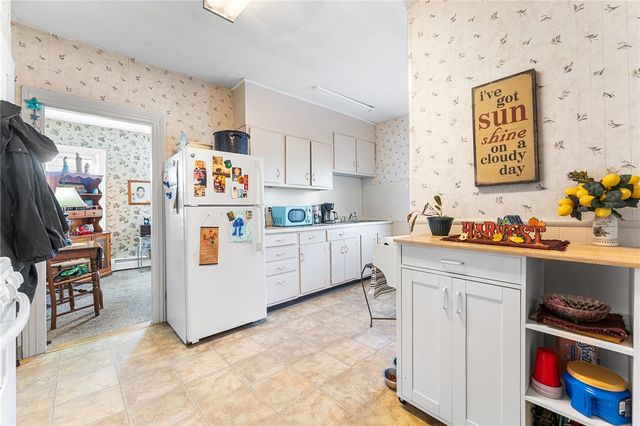 2 Chilton Street, Bristol, RI 02809