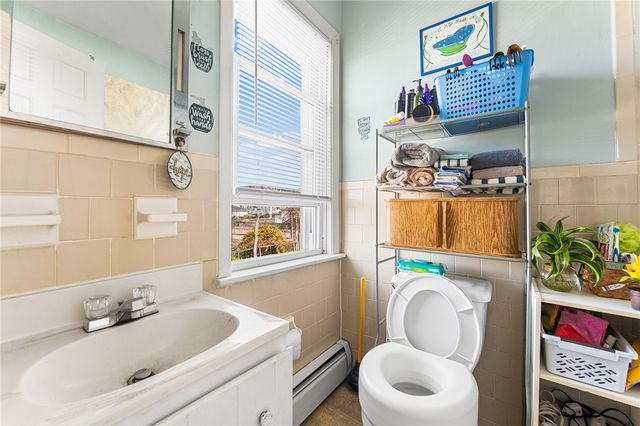 2 Chilton Street, Bristol, RI 02809