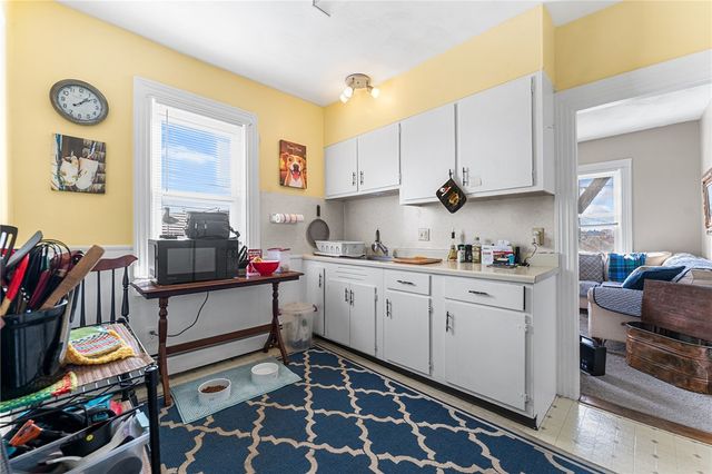 2 Chilton Street, Bristol, RI 02809