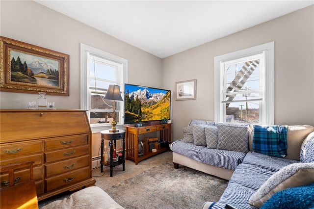 2 Chilton Street, Bristol, RI 02809