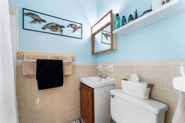 2 Chilton Street, Bristol, RI 02809