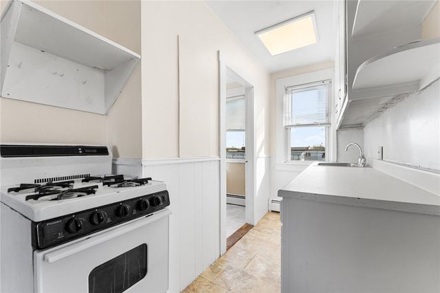 2 Chilton Street, Bristol, RI 02809