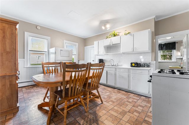 2 Chilton Street, Bristol, RI 02809