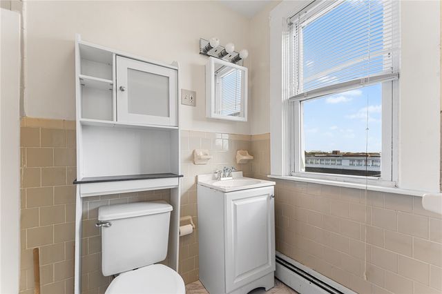 2 Chilton Street, Bristol, RI 02809