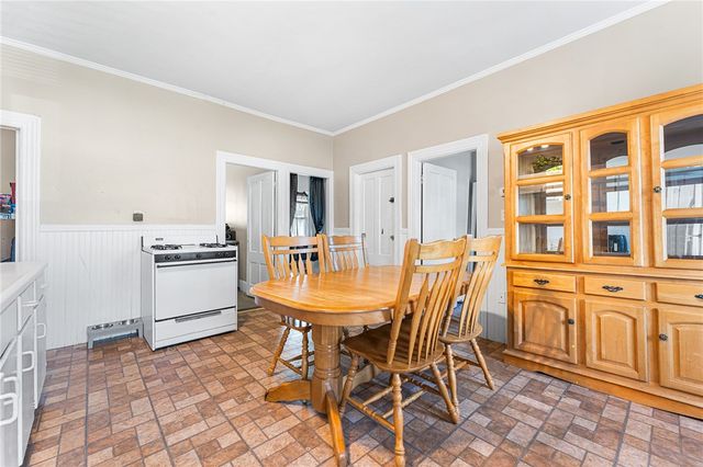 2 Chilton Street, Bristol, RI 02809