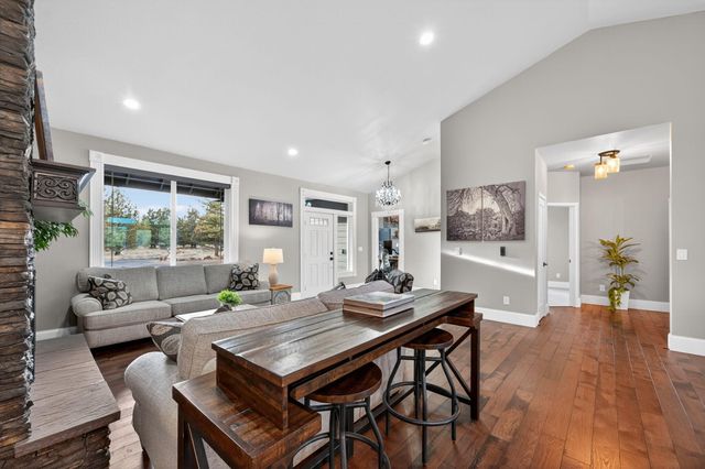 8081 SW Paious Drive, Culver, OR 97734