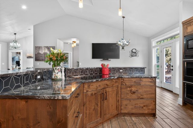 8081 SW Paious Drive, Culver, OR 97734