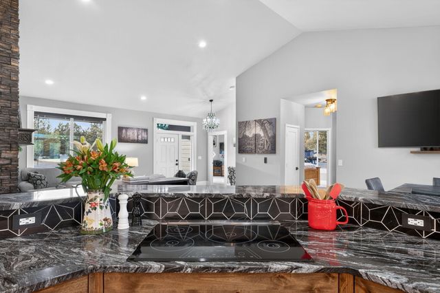 8081 SW Paious Drive, Culver, OR 97734