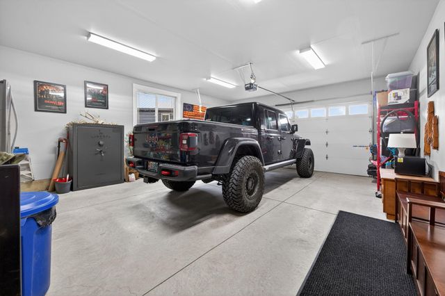 8081 SW Paious Drive, Culver, OR 97734