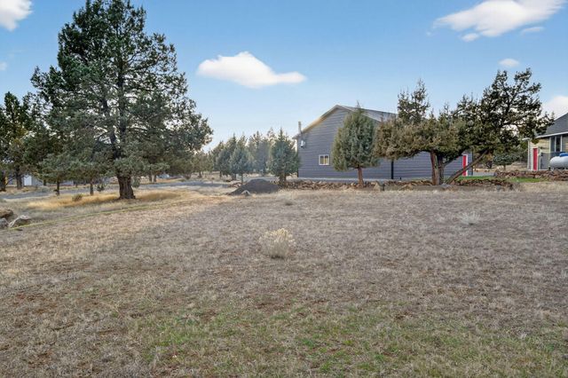 8081 SW Paious Drive, Culver, OR 97734