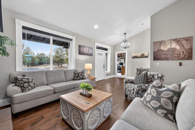 8081 SW Paious Drive, Culver, OR 97734