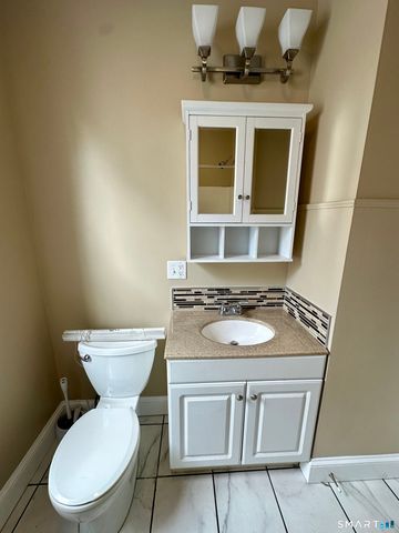 9 Park Street 2nd Floor, West Haven, CT 06516