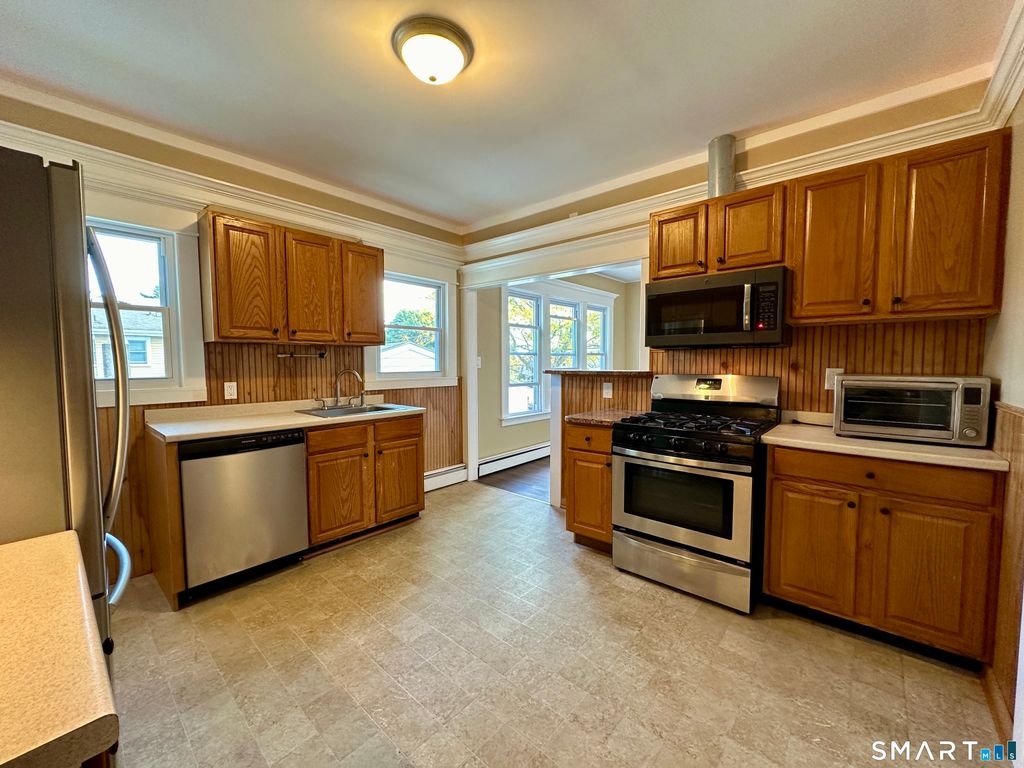 9 Park Street 2nd Floor, West Haven, CT 06516